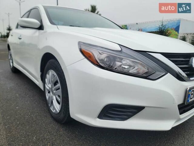 Белый Ниссан Альтима, объемом двигателя 2.49 л и пробегом 163 тыс. км за 9500 $, фото 16 на Automoto.ua