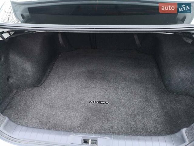 Белый Ниссан Альтима, объемом двигателя 2.5 л и пробегом 180 тыс. км за 12500 $, фото 35 на Automoto.ua