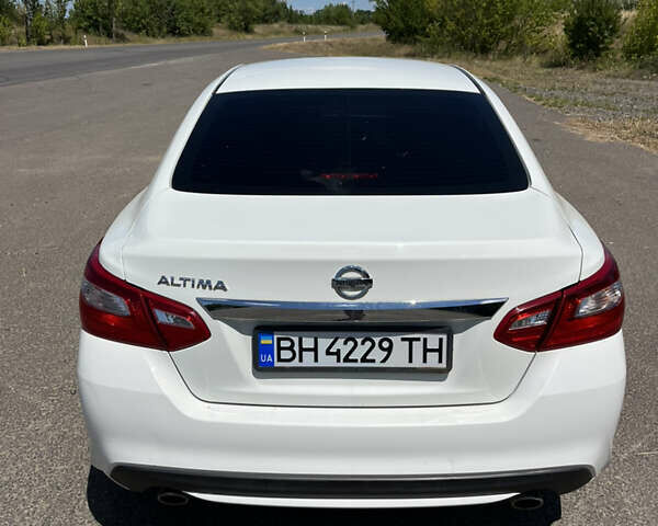 Білий Ніссан Альтіма, об'ємом двигуна 2.49 л та пробігом 192 тис. км за 10200 $, фото 22 на Automoto.ua
