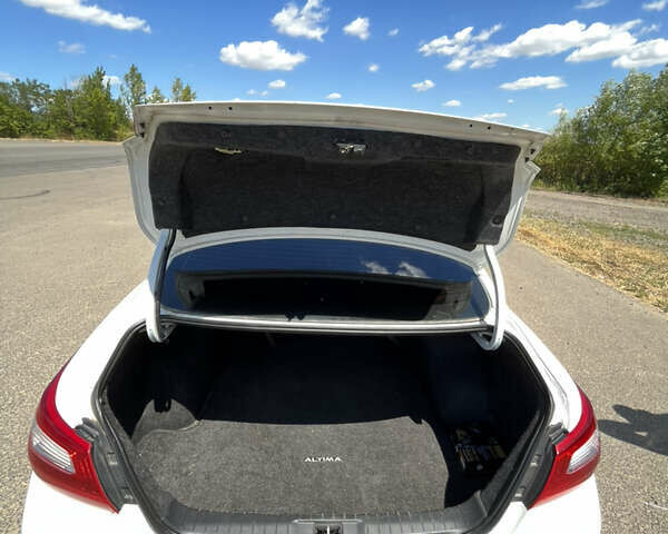 Білий Ніссан Альтіма, об'ємом двигуна 2.49 л та пробігом 192 тис. км за 10200 $, фото 33 на Automoto.ua