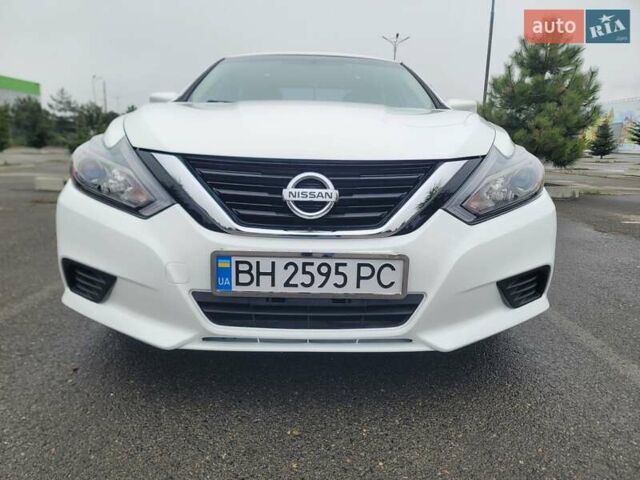 Белый Ниссан Альтима, объемом двигателя 2.49 л и пробегом 163 тыс. км за 9500 $, фото 15 на Automoto.ua