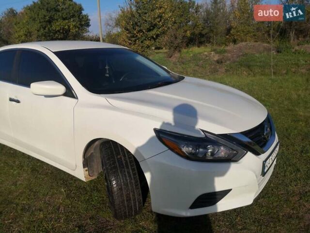 Белый Ниссан Альтима, объемом двигателя 2.5 л и пробегом 180 тыс. км за 12500 $, фото 53 на Automoto.ua