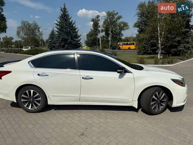 Белый Ниссан Альтима, объемом двигателя 2.49 л и пробегом 144 тыс. км за 13200 $, фото 3 на Automoto.ua