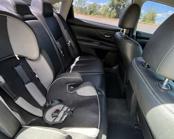 Білий Ніссан Альтіма, об'ємом двигуна 2.49 л та пробігом 192 тис. км за 10200 $, фото 18 на Automoto.ua