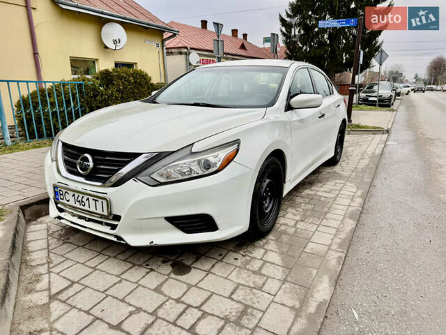Белый Ниссан Альтима, объемом двигателя 2.5 л и пробегом 190 тыс. км за 8000 $, фото 10 на Automoto.ua