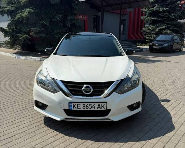 Белый Ниссан Альтима, объемом двигателя 2.49 л и пробегом 144 тыс. км за 13200 $, фото 1 на Automoto.ua