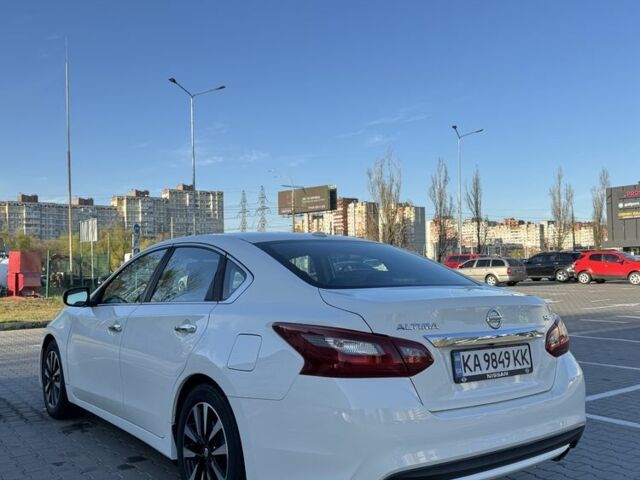Білий Ніссан Альтіма, об'ємом двигуна 2.5 л та пробігом 160 тис. км за 11700 $, фото 1 на Automoto.ua