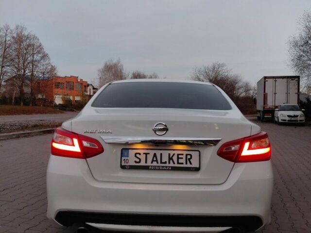 Білий Ніссан Альтіма, об'ємом двигуна 2.5 л та пробігом 132 тис. км за 12999 $, фото 1 на Automoto.ua