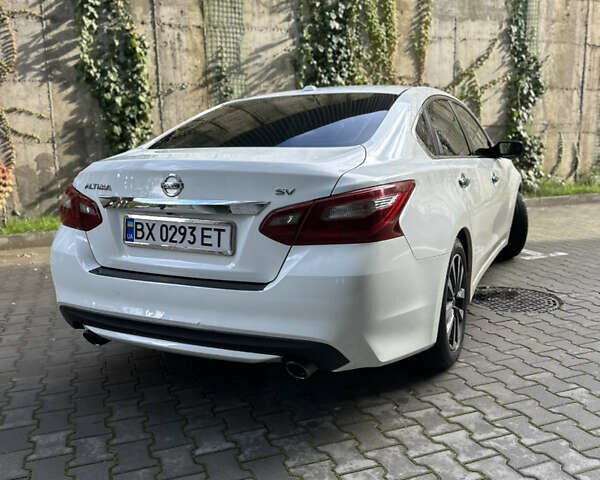 Белый Ниссан Альтима, объемом двигателя 2.49 л и пробегом 156 тыс. км за 10299 $, фото 3 на Automoto.ua