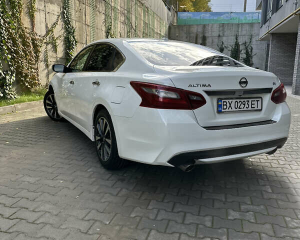 Белый Ниссан Альтима, объемом двигателя 2.49 л и пробегом 156 тыс. км за 10299 $, фото 2 на Automoto.ua