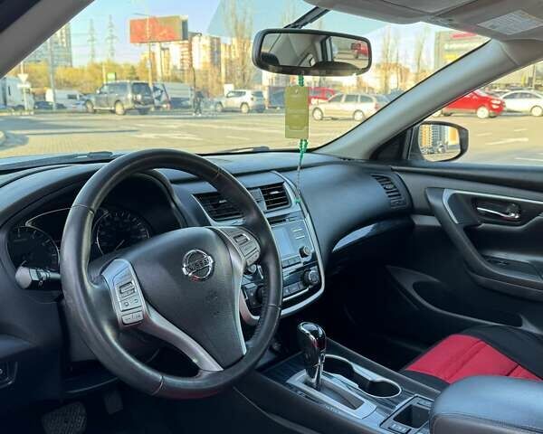 Белый Ниссан Альтима, объемом двигателя 2.49 л и пробегом 178 тыс. км за 12500 $, фото 5 на Automoto.ua