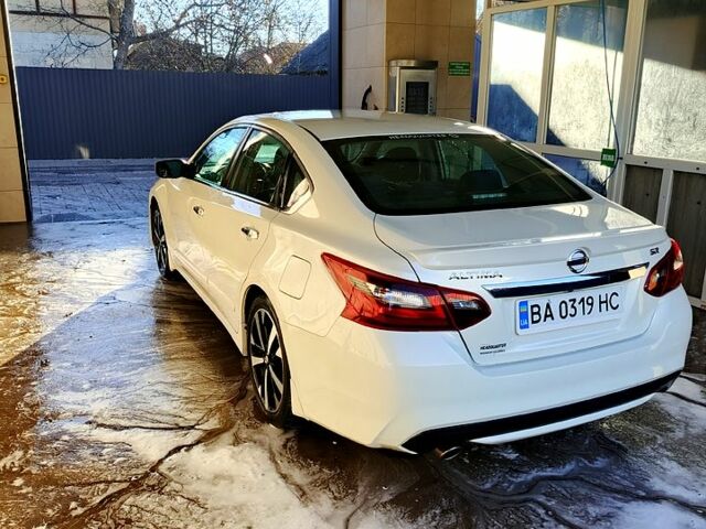Білий Ніссан Альтіма, об'ємом двигуна 2.5 л та пробігом 85 тис. км за 14000 $, фото 2 на Automoto.ua