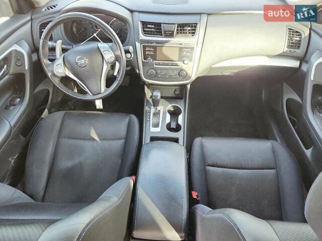Білий Ніссан Альтіма, об'ємом двигуна 2.49 л та пробігом 164 тис. км за 1600 $, фото 6 на Automoto.ua