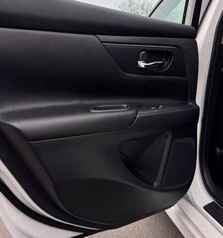 Белый Ниссан Альтима, объемом двигателя 2.5 л и пробегом 75 тыс. км за 11999 $, фото 14 на Automoto.ua