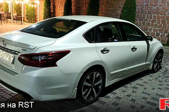 Білий Ніссан Альтіма, об'ємом двигуна 2.5 л та пробігом 85 тис. км за 14000 $, фото 1 на Automoto.ua