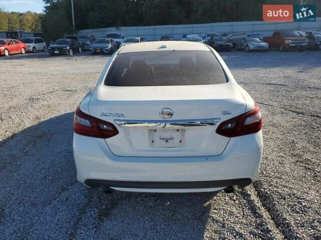 Белый Ниссан Альтима, объемом двигателя 2.49 л и пробегом 153 тыс. км за 1800 $, фото 5 на Automoto.ua