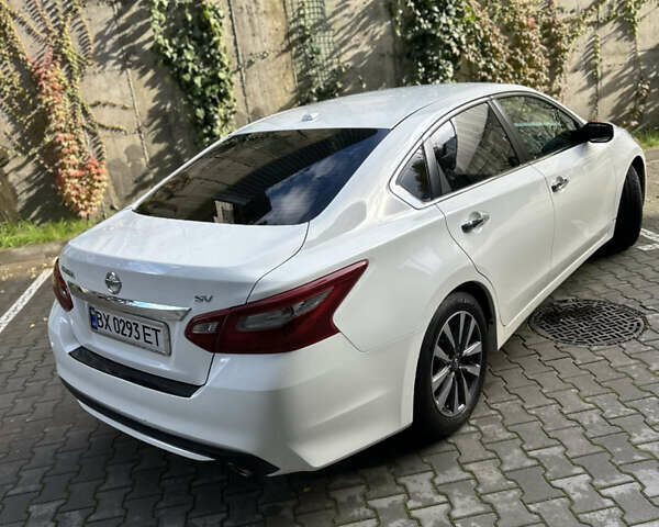 Белый Ниссан Альтима, объемом двигателя 2.49 л и пробегом 156 тыс. км за 10299 $, фото 6 на Automoto.ua