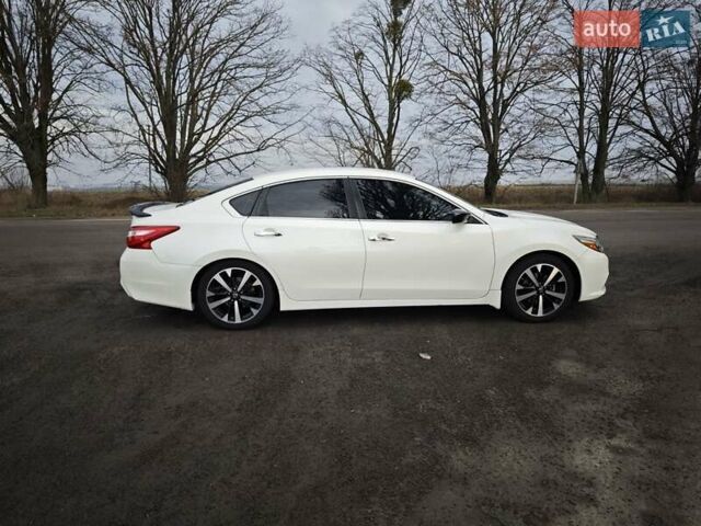 Білий Ніссан Альтіма, об'ємом двигуна 2.49 л та пробігом 151 тис. км за 12000 $, фото 7 на Automoto.ua