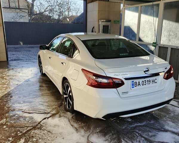 Белый Ниссан Альтима, объемом двигателя 2.49 л и пробегом 90 тыс. км за 14000 $, фото 10 на Automoto.ua