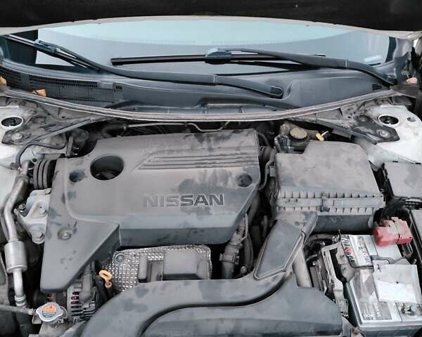 Белый Ниссан Альтима, объемом двигателя 2.49 л и пробегом 132 тыс. км за 12999 $, фото 4 на Automoto.ua