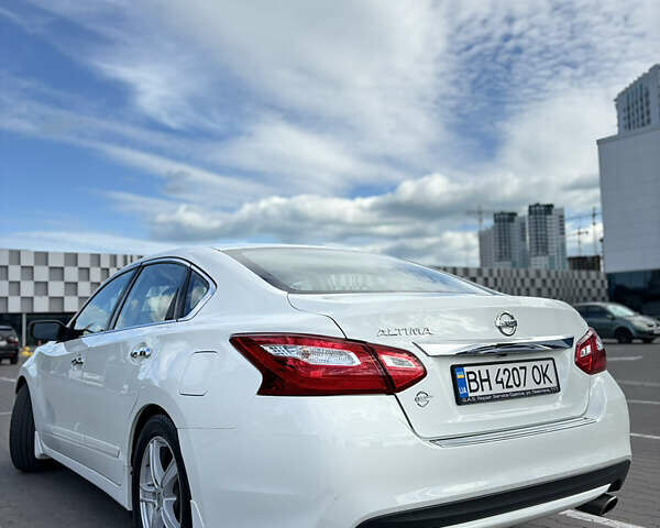 Белый Ниссан Альтима, объемом двигателя 2.49 л и пробегом 154 тыс. км за 10500 $, фото 5 на Automoto.ua