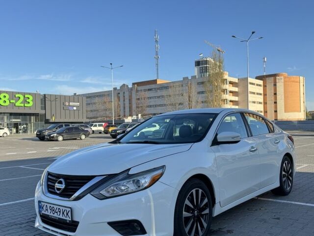 Білий Ніссан Альтіма, об'ємом двигуна 2.5 л та пробігом 160 тис. км за 11700 $, фото 3 на Automoto.ua