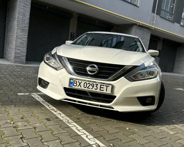 Белый Ниссан Альтима, объемом двигателя 2.49 л и пробегом 156 тыс. км за 10299 $, фото 1 на Automoto.ua