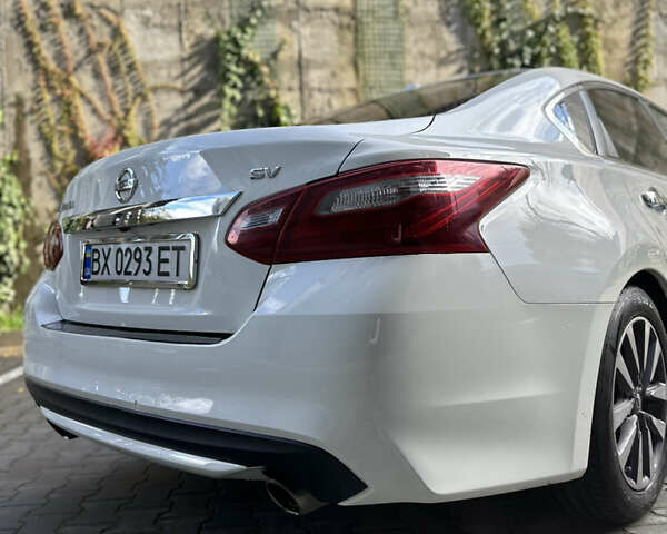 Белый Ниссан Альтима, объемом двигателя 2.49 л и пробегом 156 тыс. км за 10299 $, фото 5 на Automoto.ua