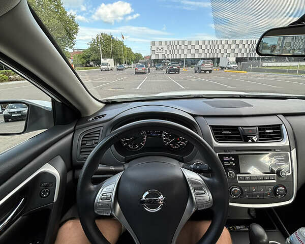 Белый Ниссан Альтима, объемом двигателя 2.49 л и пробегом 154 тыс. км за 10500 $, фото 10 на Automoto.ua