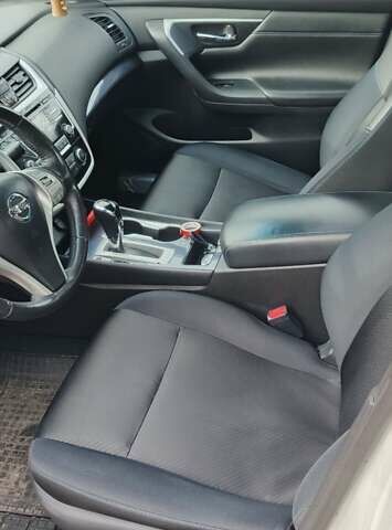 Белый Ниссан Альтима, объемом двигателя 2.49 л и пробегом 90 тыс. км за 14000 $, фото 5 на Automoto.ua