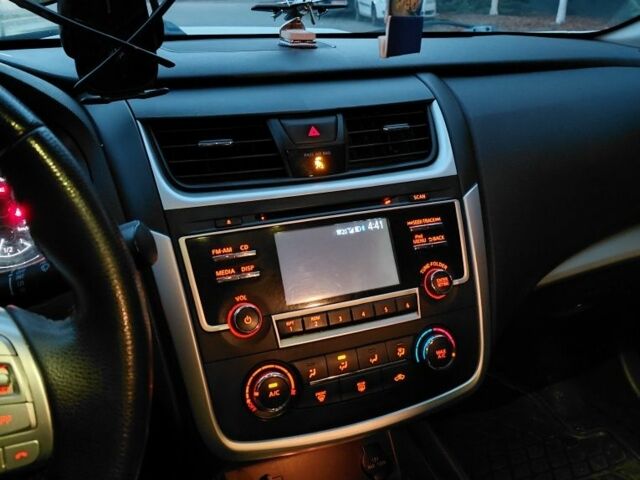 Білий Ніссан Альтіма, об'ємом двигуна 2.5 л та пробігом 132 тис. км за 12999 $, фото 5 на Automoto.ua