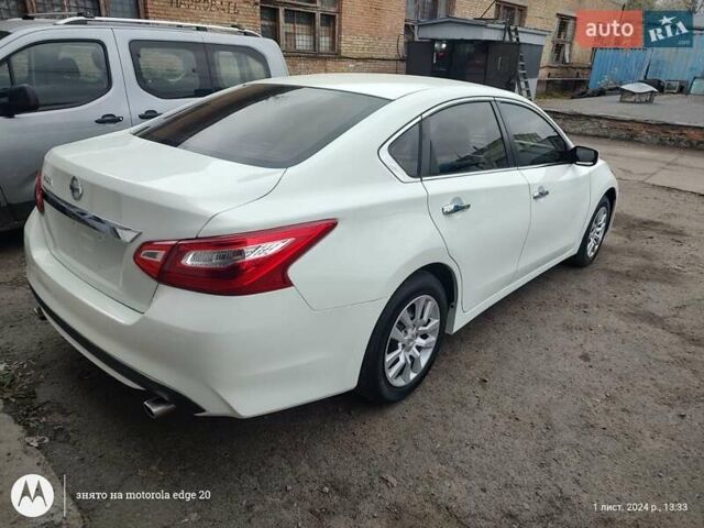 Білий Ніссан Альтіма, об'ємом двигуна 2.49 л та пробігом 32 тис. км за 10000 $, фото 3 на Automoto.ua