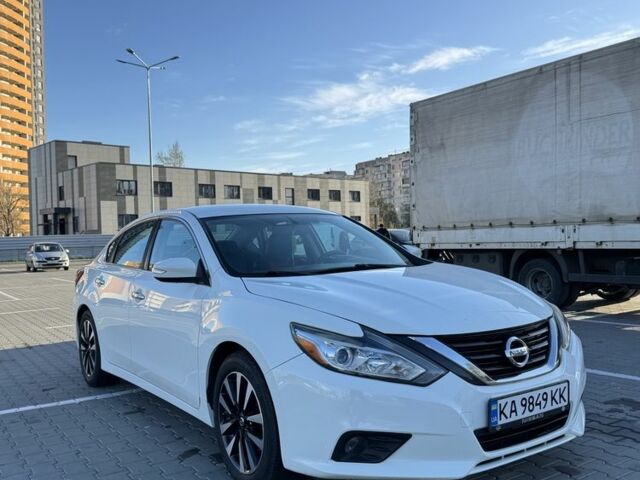 Білий Ніссан Альтіма, об'ємом двигуна 2.5 л та пробігом 160 тис. км за 11700 $, фото 2 на Automoto.ua