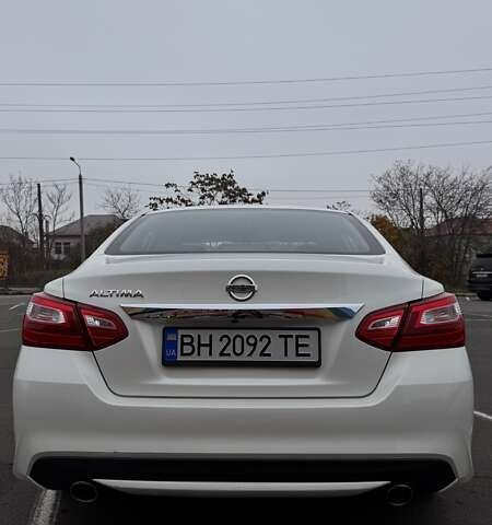 Белый Ниссан Альтима, объемом двигателя 2.5 л и пробегом 75 тыс. км за 11999 $, фото 6 на Automoto.ua