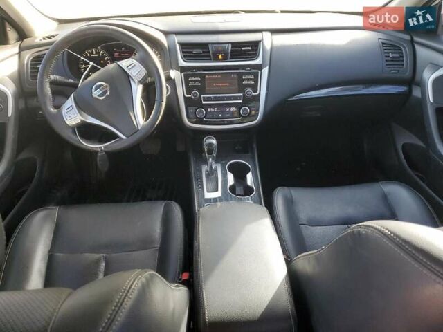 Белый Ниссан Альтима, объемом двигателя 2.49 л и пробегом 153 тыс. км за 1800 $, фото 6 на Automoto.ua