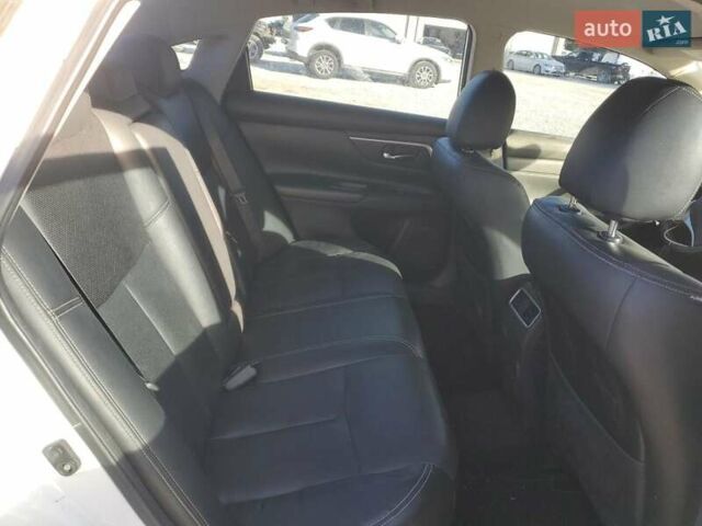 Белый Ниссан Альтима, объемом двигателя 2.49 л и пробегом 153 тыс. км за 1800 $, фото 9 на Automoto.ua