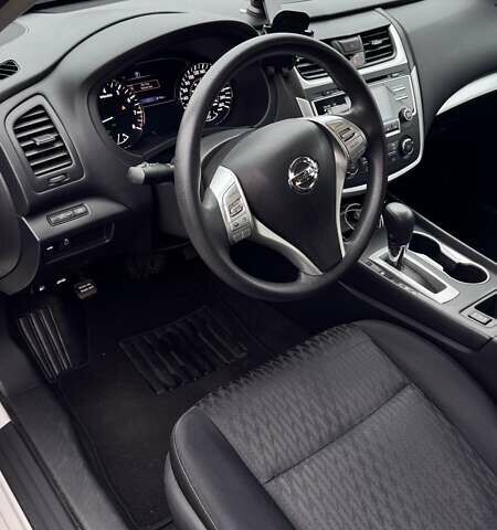 Белый Ниссан Альтима, объемом двигателя 2.5 л и пробегом 75 тыс. км за 11999 $, фото 17 на Automoto.ua