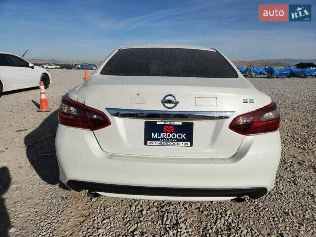 Білий Ніссан Альтіма, об'ємом двигуна 2.49 л та пробігом 164 тис. км за 1600 $, фото 5 на Automoto.ua
