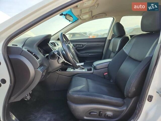 Білий Ніссан Альтіма, об'ємом двигуна 2.49 л та пробігом 164 тис. км за 1600 $, фото 7 на Automoto.ua