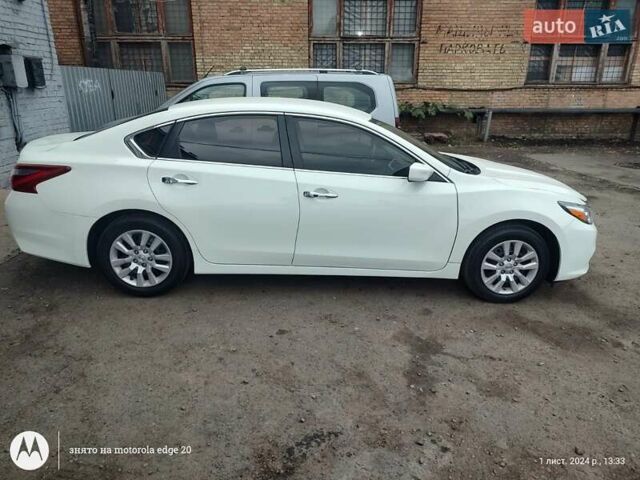 Білий Ніссан Альтіма, об'ємом двигуна 2.49 л та пробігом 32 тис. км за 10000 $, фото 4 на Automoto.ua