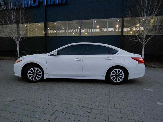 Білий Ніссан Альтіма, об'ємом двигуна 2.5 л та пробігом 132 тис. км за 12999 $, фото 2 на Automoto.ua