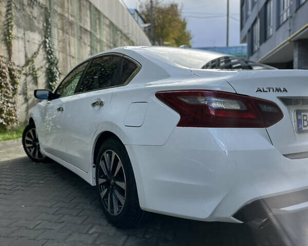 Белый Ниссан Альтима, объемом двигателя 2.49 л и пробегом 156 тыс. км за 10299 $, фото 7 на Automoto.ua