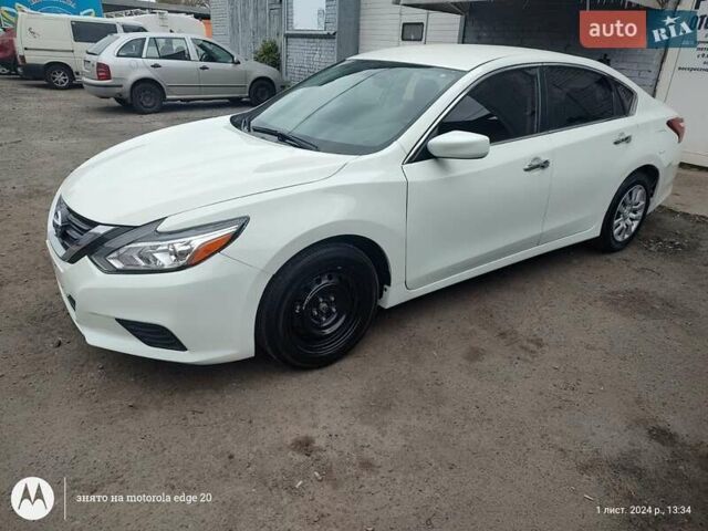 Білий Ніссан Альтіма, об'ємом двигуна 2.49 л та пробігом 32 тис. км за 10000 $, фото 6 на Automoto.ua