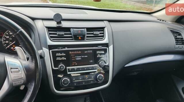 Белый Ниссан Альтима, объемом двигателя 2.49 л и пробегом 90 тыс. км за 14000 $, фото 2 на Automoto.ua