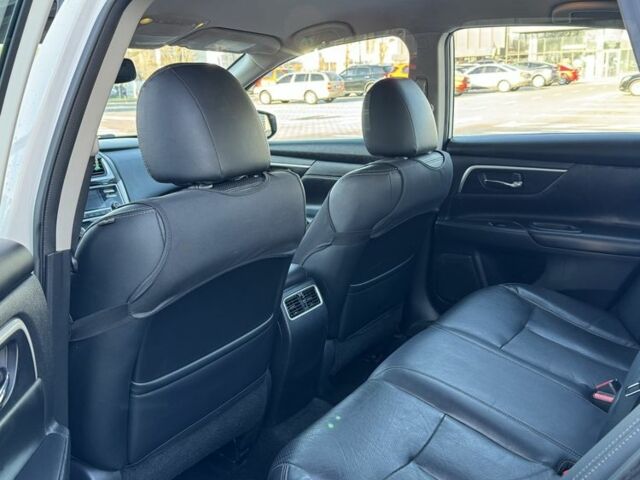 Білий Ніссан Альтіма, об'ємом двигуна 2.5 л та пробігом 160 тис. км за 11700 $, фото 6 на Automoto.ua