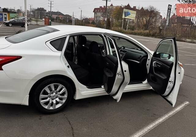 Белый Ниссан Альтима, объемом двигателя 2.5 л и пробегом 75 тыс. км за 11999 $, фото 1 на Automoto.ua