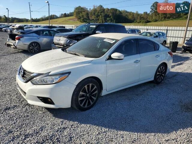 Белый Ниссан Альтима, объемом двигателя 2.49 л и пробегом 153 тыс. км за 1800 $, фото 1 на Automoto.ua