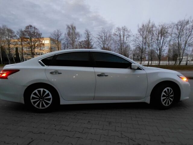 Білий Ніссан Альтіма, об'ємом двигуна 2.5 л та пробігом 132 тис. км за 12999 $, фото 3 на Automoto.ua