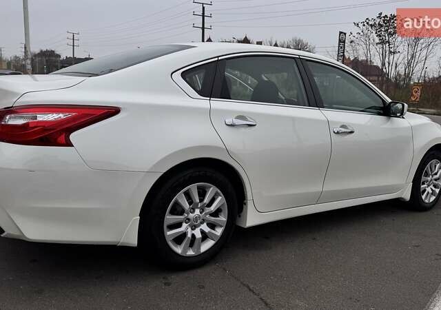 Белый Ниссан Альтима, объемом двигателя 2.5 л и пробегом 75 тыс. км за 11999 $, фото 3 на Automoto.ua