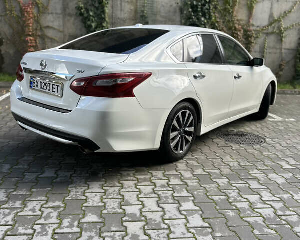 Белый Ниссан Альтима, объемом двигателя 2.49 л и пробегом 156 тыс. км за 10299 $, фото 9 на Automoto.ua